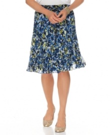 Crisp pleats and a gorgeous floral print lends feminine flair to this Charter Club skirt. A thick banded waist makes it great with tops tucked in or out!