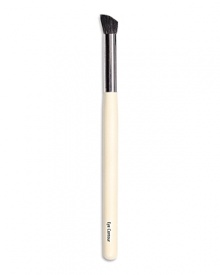 A large angled brush specially designed to highlight under or along the brow bone. Made of luxuriously soft black squirrel.