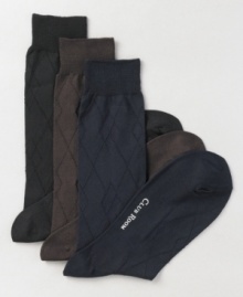 Club Room delivers on your daily essentials with the sleek, subtle texture and odor-control properties of these basic dress socks.