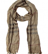 The classic Burberry scarf gets a modern redux with this crinkled wool-and-cashmere blend version - All-over crinkle detail, easy-to-style length, frayed edges - Pair with a jeans-and-tee ensemble and a slim parka