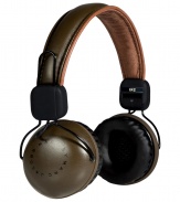 With a retro-cool aesthetic, these headphones from Marc by Marc Jacobs are the ultimate accessory for the music lover in your life - Large padded adjustable headphones with long cable - Perfect for daily use or as a thoughtful gift