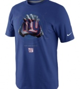 Have a hand in pumping up support for your favorite football team with this New York Giants NFL t-shirt from Nike.