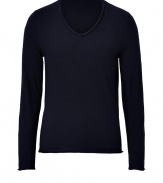 Everyday essential knitwear gets a cool modern redux in Closeds four season cashmere pullover - Rolled V-neckline, long sleeves, rolled seams - Modern slim fit - Pair with everything from broken-in jeans to chic tailored trousers