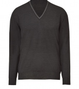 Sleek and stylish, this silk-and-wool blend pullover from Etro will elevate both work and play ensembles - V-neck with contrasting stripe, long sleeves, ribbed cuffs and hem, slim fit - Wear with jeans, chinos, or trousers