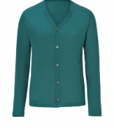 With a rich emerald hue and immaculate finishing, Jil Sanders wool cardigan is a classic and luxurious choice - High V-neckline, long sleeves, button-down front - Slim fit - Wear with a button-down, tailored trousers and lace-ups