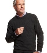 Layer on the luxury with this lightweight Club Room cashmere sweater for an outfit that's as refined as you are.