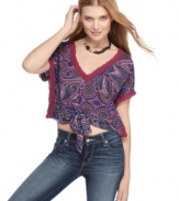 Lace and paisley make a girlish pair in this cropped number from Fire – a super cute top that adds an element of flirt to your wardrobe!