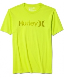 Fun is in your future. Whether it's hitting the waves or lounging in the backyard, you'll be casually cool in this t-shirt from Hurley.