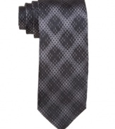 It's no illusion. This Barr III skinny tie delivers style in a big way with a bold diamond pattern.