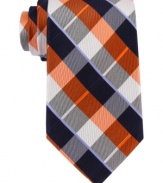 Sport meets style. This plaid tie from Nautica is the perfect piece for the modern man.