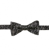 Set your dress wardrobe apart. Finish off your look with this sleek bowtie from Countess Mara.