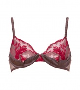 Delicate yet sultry, this lace-laden La Perla bra will add a sexy kick to any look - Underwire, soft lace cups, scalloped trim, adjustable straps, back hook and eye closures - Perfect under evening ensembles or pared with matching panties for stylish lounging