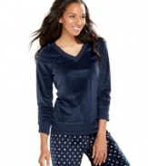 Supreme softness that's light as air. Slip into the snuggly comfort of this baby fleece pajama top by Nautica.