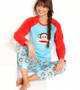 Paul Frank's Julius Print top and pajama pants features a large Julius logo applique on the top with smaller logos all-over the full-length pants. With contrasting red sleeves, this cute set is sure to keep you comfy and cozy.