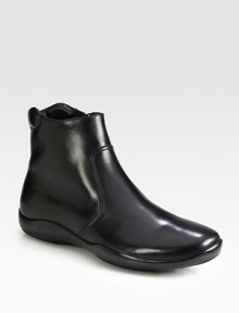 A casual dress boot designed in Italian calfskin leather with a side zip for off-and-on with ease.Leather upperPadded insoleRubber soleMade in Italy