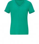 With a cool cut in transitional cotton-wool, Closeds V-neck tee is a modern take on this must-have essential style - V-neckline, short sleeves - Slim fit - Wear with a pullover, jeans and lace-ups