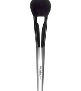 Blush brush delivers a gentle blush look and has tapered sides ensuring mistake proof application. 