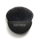 A black goat hair brush with half moon-shaped head and small handle for perfect application of Mineral Primer to quickly maneuver the planes and contours of the face. Pick up Mineral Primer and tap off excess. Apply to the planes of the face and working to the contours. Follow with Mineral Powder or Foundation Powder. 