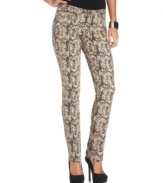 These petite skinnies from Earl Jeans feature an on-trend lace print with a hint of stretch for a fabulous fit.