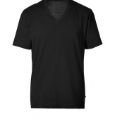 Stylish t-shirt in fine, pure black cotton - An indispensable basic from cult LA label James Perse - Soft yet durable material feels great against the skin - Classic v-neck and short sleeves - Modern cut is lean and slightly longer - A casually cool staple in any wardrobe ideal for everyday - Wear solo or layer beneath a blazer or pullover and pair with jeans, chinos or shorts