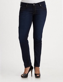 Give curves a hug with this stylish fit.THE FITFitted through hips, thighs and calves Slim leg Inseam, about 34THE DETAILSZip fly Five-pocket style 81% cotton/17% polyester/2% elastane Machine wash Made in USA of imported fabrics