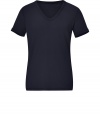 With a cool cut in transitional cotton-wool, Closeds V-neck tee is a modern take on this must-have essential style - V-neckline, short sleeves - Slim fit - Wear with a pullover, jeans and lace-ups