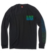 Great looking solid long sleeve t-shirt by Quicksilver.