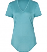 Get the Helmut Lang look by grounding your basics with wardrobe essentials like this super soft V-neck tee from Helmut - V-neckline, short sleeves, longer shirttail hemline in front - Loosely fitted - Wear with figure-hugging separates and edgy leather accessories