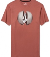 A cool sphere graphic gives this Volcom tee its stylish edge. Made from 100% organic cotton.