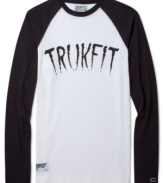 Step up your style game. This raglan sleeve shirt from Trukfit is a surefire casual hit.