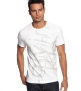 Toss on this Calvin Klein logo crew neck tee for a classic laid back look.