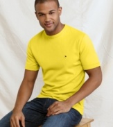 Relax in style with this basic t-shirt from Tommy Hilfiger.