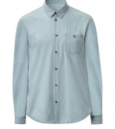 Stylish denim shirt made ​.​.of fine, pale blue cotton - Trendy, slim cut with a buttoned chest pocket - Small collar and full-length button placket - Favorite shirt for a beach house party or relaxed weekend away - Style with chinos, cargo pants or shorts