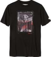 Take one last lap. You'll be dressed to win in this cool graphic tee from Sean John.