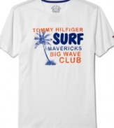 Make waves this summer with your casual style when you are rocking this t-shirt from Tommy Hilfiger.