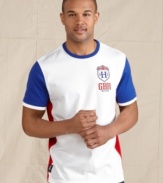 Show your colors. Get fired up for the big game in this Great Britain crest t-shirt from Tommy Hilfiger.