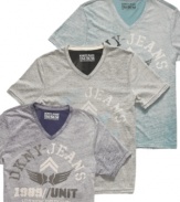 Watch your casual cool-factor take flight in this graphic t-shirt from DKNY Jeans.