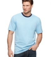 This style is a ringer. This solid t-shirt with a contrast collar is a casual piece you must add to your weekend outfit.