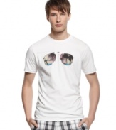 Gotta wear shades. This t-shirt from Kenneth Cole Reaction makes you casual style shine.