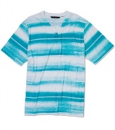 Natural selection. Kick up your look with the haphazard stripes of this Sean John t-shirt.