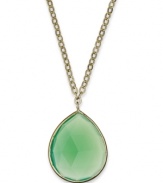 A drop of color brightens any look. This brilliant pear-shaped pendant features green onyx (6-3/4 ct. t.w.) in a 10k gold setting. Approximate length: 18 inches. Approximate drop: 1 inch.