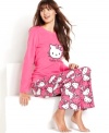 Absolutely warm and totally cute. Hello Kitty's Bundled Up top and pajama pants set feature a fun Hello Kitty logo and comes folded with gift ribbon and tag.