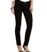 The petite skinnies from Seven7 are the perfect pair of black jeans! Dress them up or down to create a variety of looks.