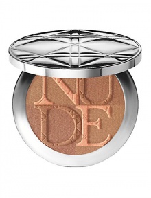 This multi-toned bronzer is delivered in a sleek, round, silver cannage compact. It is accompanied by a mini kabuki brush that creates a veil of color and radiance on the face, for a natural, healthy glow. Featuring new Mineral Prism technology, energizing water, and a light transparent formula to create an energized, glowing complexion. Available in 2 universal harmonies.