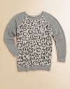 An everyday sweatshirt gets a little wild with a cool animal print and long raglan sleeves.Round necklineLong raglan sleevesPullover styleSpandex/ModalMachine washImported