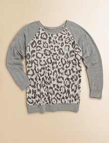 An everyday sweatshirt gets a little wild with a cool animal print and long raglan sleeves.Round necklineLong raglan sleevesPullover styleSpandex/ModalMachine washImported