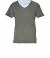 Stylish t-shirt in fine, linen and cotton blend - On-trend layered look in classically cool shades of dark green and white - Ultra-soft, summer weight material - V-neck and short sleeves - Slim, straight cut - A modern twist on a venerable wardrobe basic - Wear solo or beneath a blazer or cardigan and pair with jeans, khakis and shorts