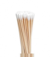 These tightly woven cotton swabs are perfect for blending and applying Trish McEvoy's makeup and liquid foundation. 100 per pack. 