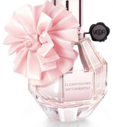 Flowerbomb is a floral explosion, a profusion of flowers that has the power to make everything more positive. Flowerbomb dresses up in a whimsical pink pleated flower inspired by Viktor & Rolf couture. A gorgeous plasma effect reflects from the inside out giving Flowerbomb a sensational dimension to celebrate the holiday season. 1.7 oz. 