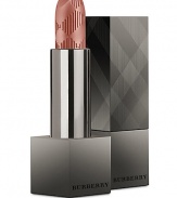 Explore velvet intensity with Lip Velvet Long Wear Lipstick. Burberry innovation brings a new finish for lips: a velvety matte radiance, inspired by the most opulent of English fabrics. Iconic pigments provide incredibly dense, luminous colour, gel technology gives comfortable long wear performance, while triglycerides and wild rose continuously hydrate. The result is effortlessly elegant, protective and breathable. Made in Italy. 